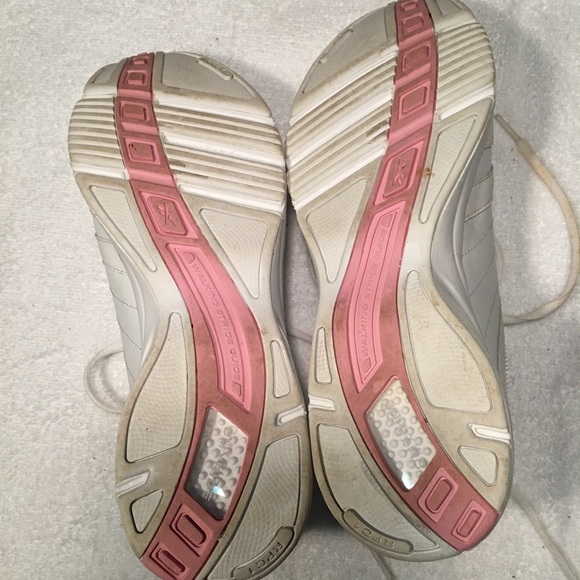 Reebok white and pink sneakers - Picture 2 of 7